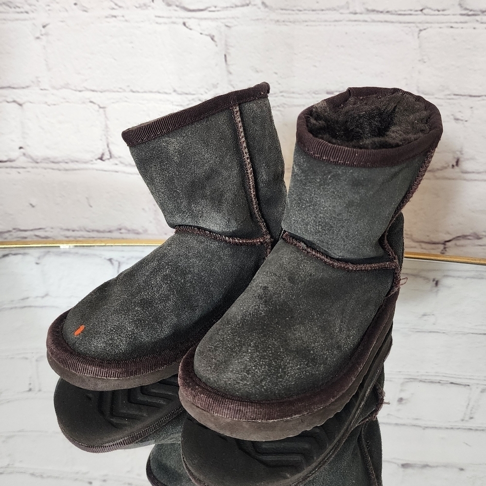 UGG little kids shoes size 10